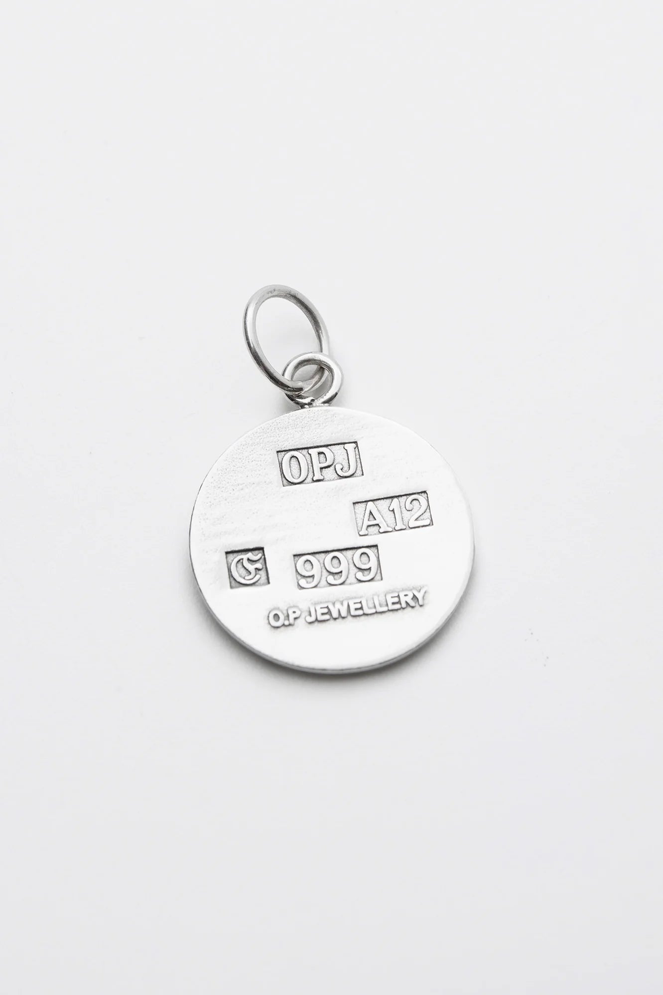 Magpie 'Naive Passion for Shiny Things'