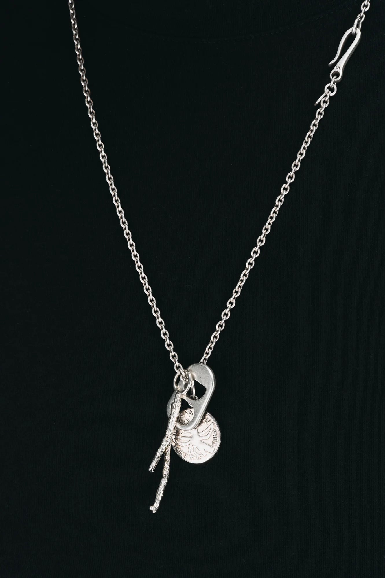 Magpie 'Naive Passion for Shiny Things'