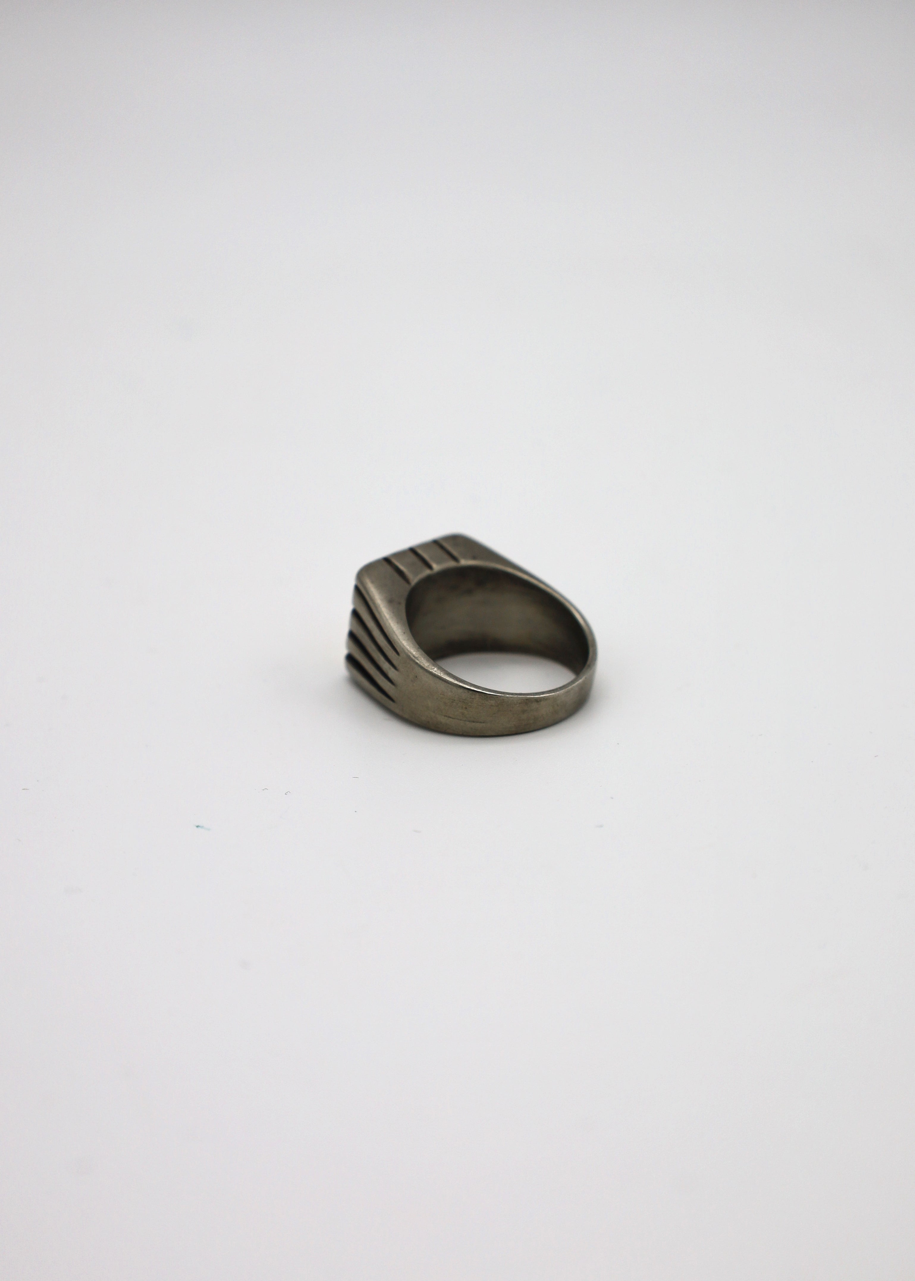 Long Horn Skull Ring B90