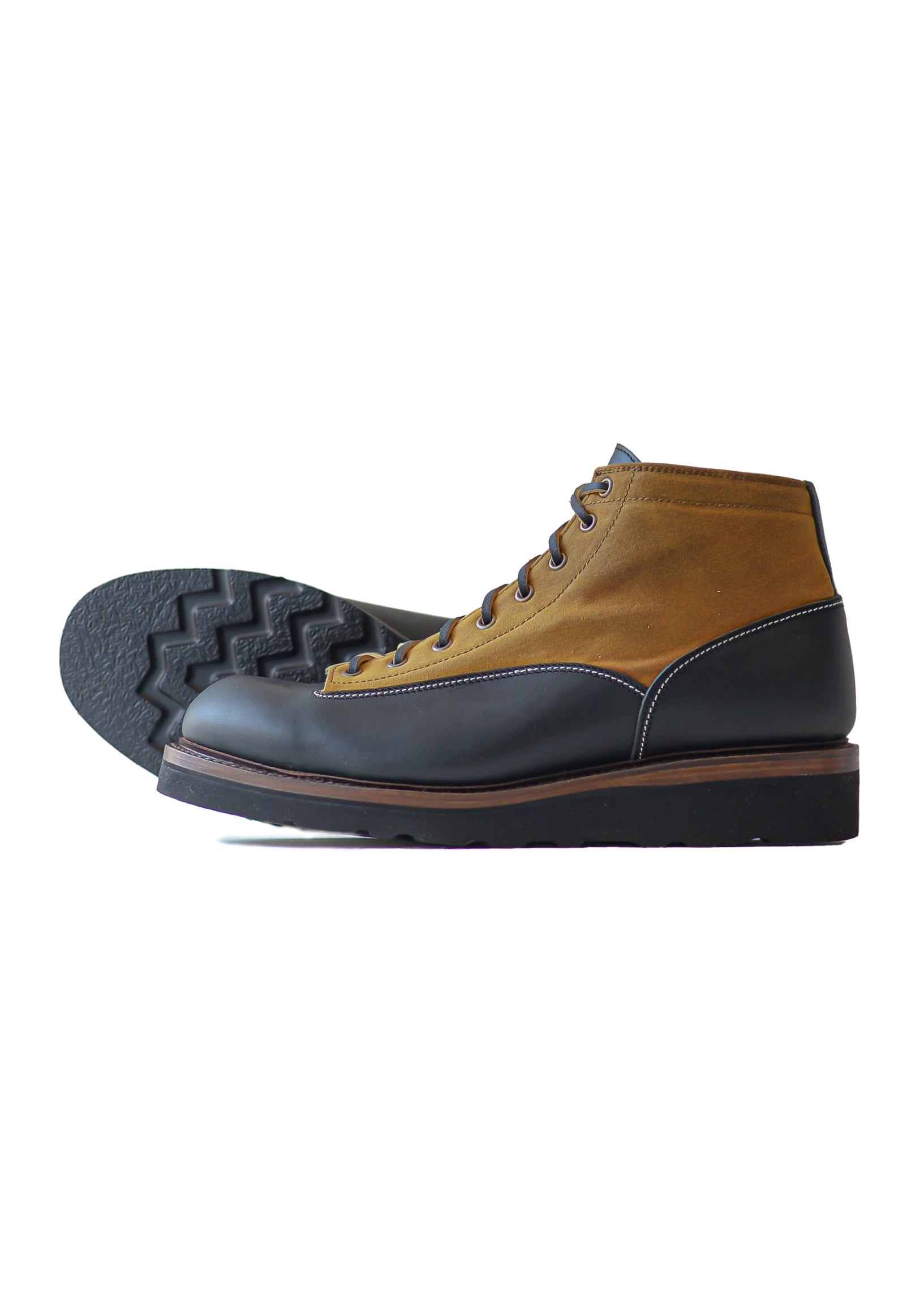 Prisoner Black Waxed Gold