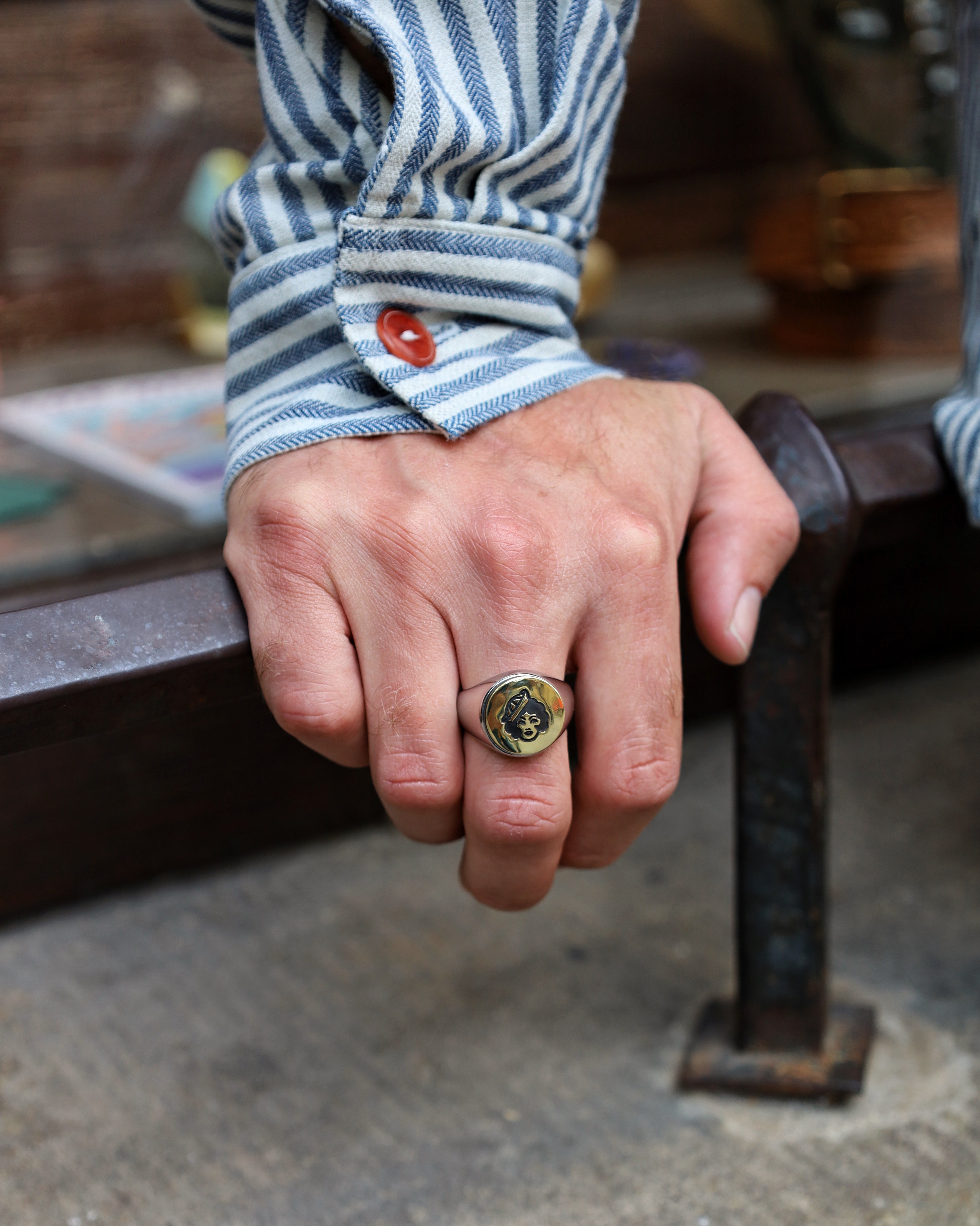 Pin Up Ring B58